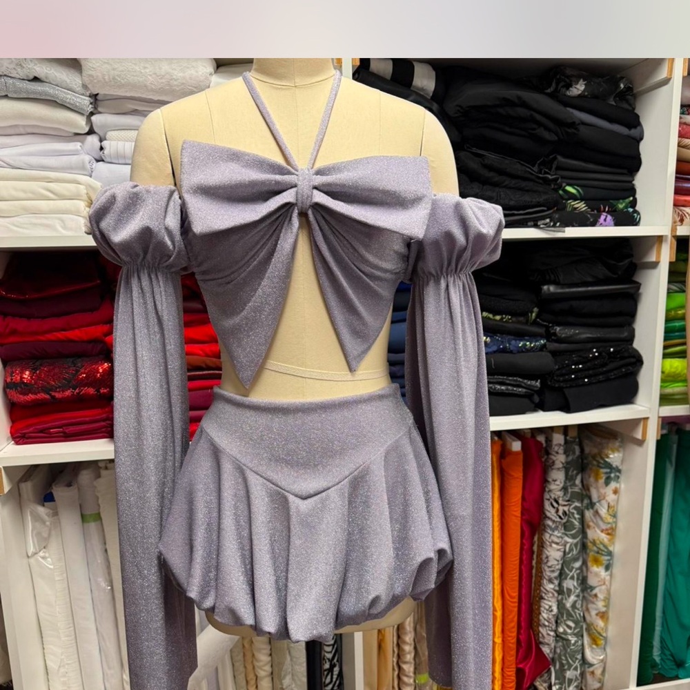 NWOT Lavender Off-Shoulder Bow Top and Sleeve set